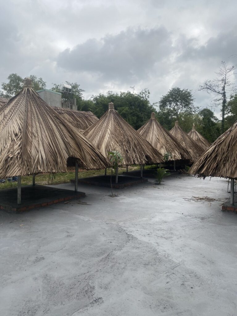 Thi công chòi lá Đắk Nông